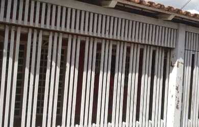 Imagem: A casa possui 2 Dormitórios, 2 Banheiros, 1 Vaga na garagem