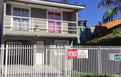 Imagem: A casa possui 4 Dormitórios, 2 Banheiros, 3 Vagas na garagem