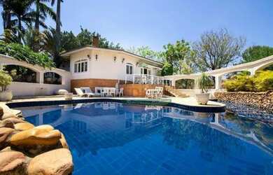 Imagem: A casa em condomínio possui 5 Dormitórios, 5 Banheiros, 5