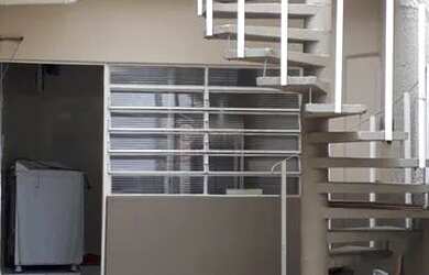 Imagem: A casa possui 4 Dormitórios, 4 Banheiros, 4 Vagas na garagem