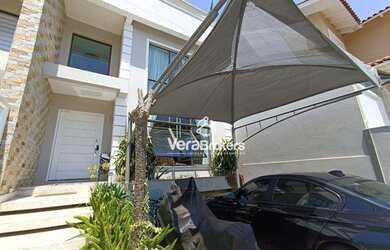 Imagem: A casa possui 3 Dormitórios, 3 Banheiros, 2 Vagas na garagem