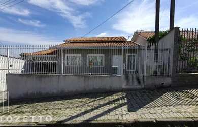 Imagem: A casa possui 2 Dormitórios, 1 Banheiro, 4 Vagas na garagem