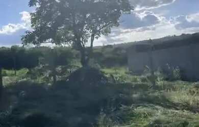 Imagem: O terreno possui 400m² de Área e está localizado em Vila