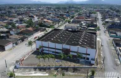 Imagem: O depósito possui 5 Vagas na garagem, 3.174m² de Área e