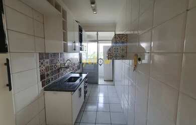 Imagem: O apartamento possui 2 Dormitórios, 1 Banheiro, 1 Vaga na garagem