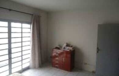 Imagem: A casa possui 4 Dormitórios, 2 Banheiros, 302m² de Área e