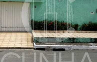 Imagem: A casa possui 4 Dormitórios, 2 Banheiros, 3 Vagas na garagem