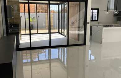 Imagem: A casa em condomínio possui 3 Dormitórios, 5 Banheiros, 4