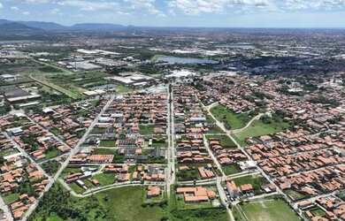 Imagem: O terreno está localizado em Pajuçara, Maracanaú à venda