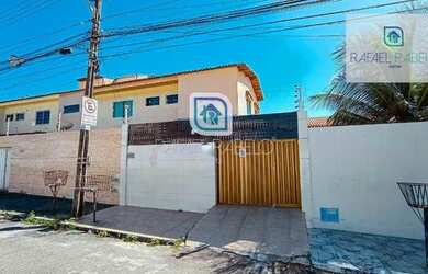 Imagem: A casa possui 3 Dormitórios, 2 Banheiros, 2 Vagas na garagem