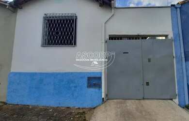 Imagem: A casa possui 2 Dormitórios, 1 Banheiro, 1 Vaga na garagem