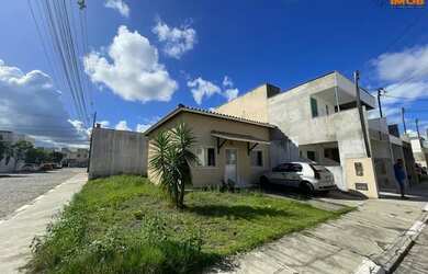 Imagem: A casa em condomínio possui 2 Dormitórios, 1 Banheiro, 4 Vagas