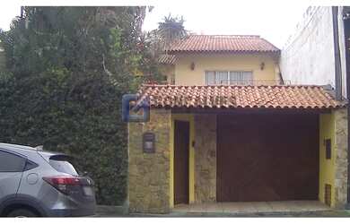 Imagem: A casa possui 3 Dormitórios, 1 Banheiro, 5 Vagas na garagem