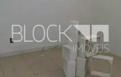 Imagem: O depósito possui 30m² de Área e está localizado em Recreio