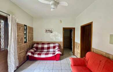 Imagem 2: Casa Ampla à Venda - 3 Dormitórios, Excelente Localização e Valor Atrativo!