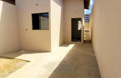 Imagem: Bairro Mangues. Casas 2 e 3 quartos. Entrada facilitada. Fino