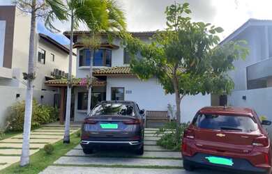 Imagem: A casa possui 4 Dormitórios, 3 Banheiros, 2 Vagas na garagem