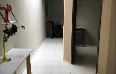 Imagem: A casa possui 2 Dormitórios, 1 Banheiro, 1 Vaga na garagem