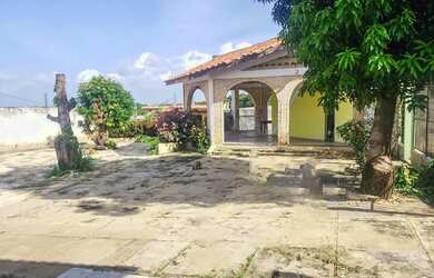 Imagem: A casa possui 5 Dormitórios, 5 Banheiros, 4 Vagas na garagem