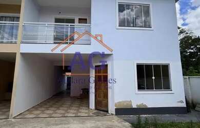 Imagem: A casa possui 4 Dormitórios, 3 Banheiros, 1 Vaga na garagem