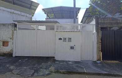 Imagem: A casa possui 2 Dormitórios, 1 Banheiro, 1 Vaga na garagem