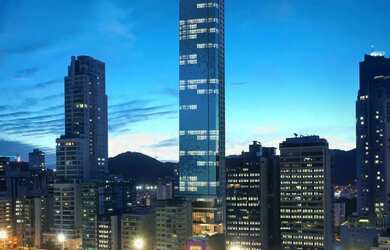 Imagem: O apartamento possui 4 Dormitórios, 1 Banheiro, 4 Vagas na