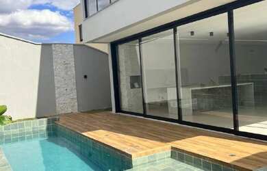 Imagem: A casa possui 4 Dormitórios, 4 Banheiros, 4 Vagas na garagem