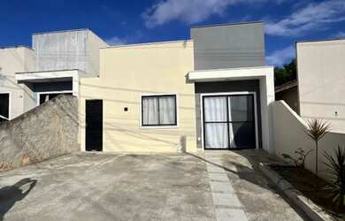 Imagem: A casa em condomínio possui 2 Dormitórios, 1 Banheiro, 2 Vagas