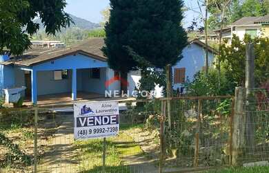 Imagem: A casa possui 3 Dormitórios, 1 Banheiro, 3 Vagas na garagem