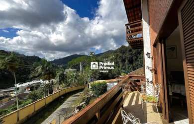 Imagem: A casa possui 4 Dormitórios, 3 Banheiros, 4 Vagas na garagem