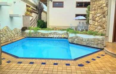 Imagem: A casa possui 3 Dormitórios, 4 Banheiros, 2 Vagas na garagem