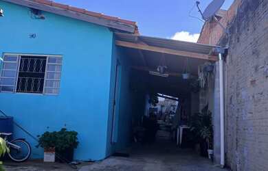 Imagem: A casa possui 2 Dormitórios, 1 Banheiro, 1 Vaga na garagem