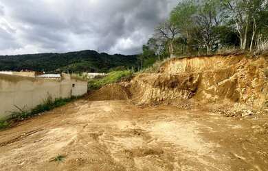 Imagem: O terreno possui 440m² de Área e está localizado em Campo