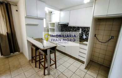 Imagem: O apartamento possui 2 Dormitórios, 1 Banheiro, 1 Vaga na garagem