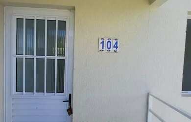 Imagem: A casa possui 2 Dormitórios, 1 Banheiro, 1 Vaga na garagem