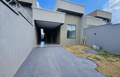 Imagem: A casa à venda possui 3 Dormitórios, 2 Banheiros, 2 Vagas