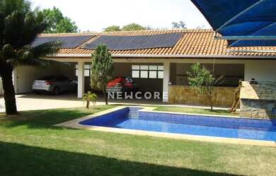 Imagem: A casa possui 4 Dormitórios, 5 Banheiros, 5 Vagas na garagem