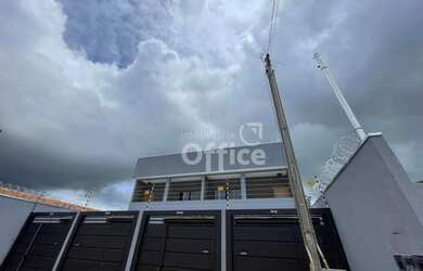 Imagem: A casa possui 2 Dormitórios, 2 Banheiros, 1 Vaga na garagem