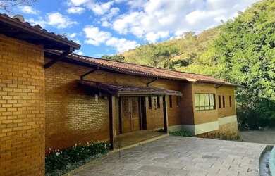 Imagem: A casa em condomínio possui 5 Dormitórios, 5 Banheiros, 5