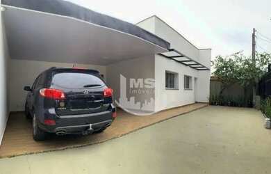 Imagem: A casa possui 3 Dormitórios, 5 Banheiros, 4 Vagas na garagem