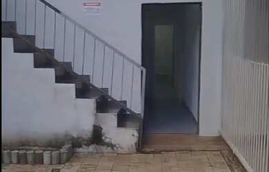 Imagem: A casa possui 1 Dormitório, 1 Banheiro, 1 Vaga na garagem