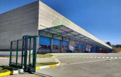 Imagem: O depósito está localizado em Laranja Azeda, Arujá para alugar