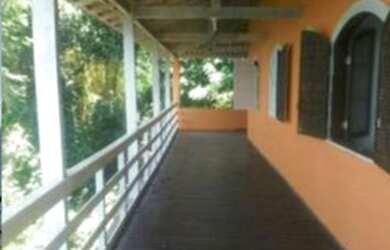 Imagem: A casa possui 5 Dormitórios e 4 Vagas na garagem e está localizado