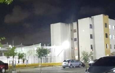 Imagem: O apartamento possui 2 Dormitórios, 1 Banheiro, 2 Vagas na