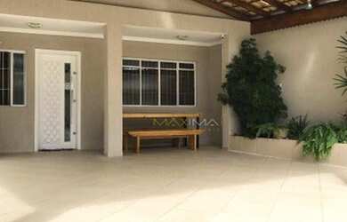 Imagem: A casa possui 4 Dormitórios, 3 Banheiros, 5 Vagas na garagem