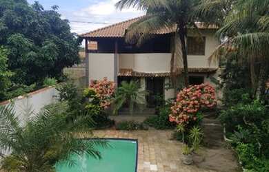 Imagem: A casa possui 5 Dormitórios e 4 Banheiros e está localizado