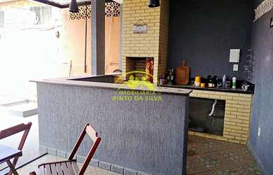 Imagem: A casa possui 3 Dormitórios, 3 Banheiros, 120m² de Área e