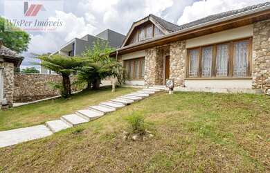 Imagem: A casa possui 5 Dormitórios, 2 Banheiros, 5 Vagas na garagem