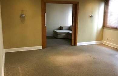 Imagem: O depósito possui 5 Vagas na garagem e 237m² de Área e está