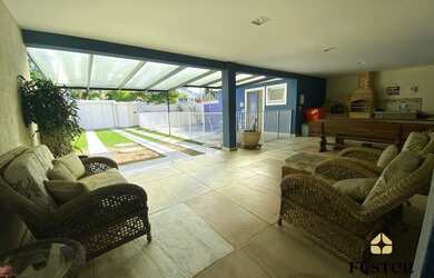 Imagem: A casa em condomínio possui 3 Dormitórios, 5 Banheiros, 2